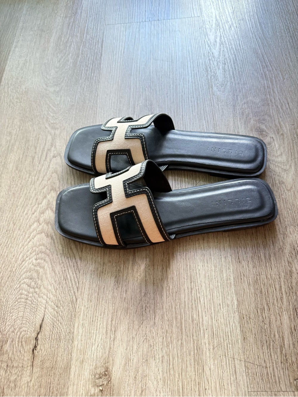 billini gordy black & cream H style padded sandals slide shoes size 10 NEW